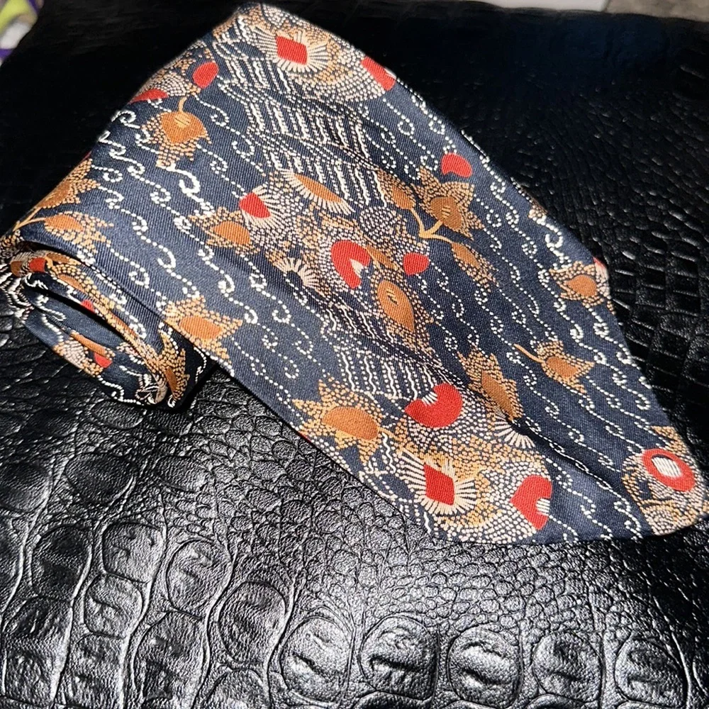 Ysl‎ tie